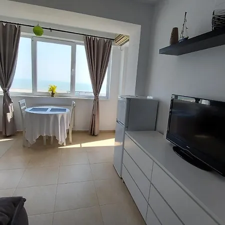 Summerland Seaview Apartment