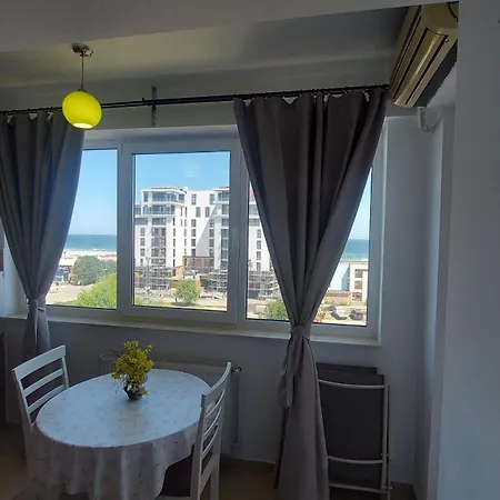 Summerland Seaview Apartment *